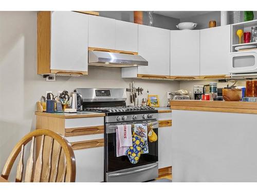 42 Ridge Road Se, Canmore, AB - Indoor Photo Showing Kitchen