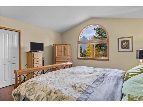 42 Ridge Road Se, Canmore, AB - Indoor Photo Showing Bedroom