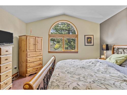 42 Ridge Road Se, Canmore, AB - Indoor Photo Showing Bedroom