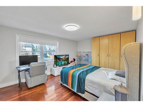 48 Deerview Place Se, Calgary, AB - Indoor Photo Showing Bedroom