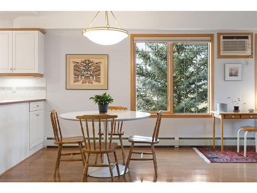 327-6868 Sierra Morena Boulevard Sw, Calgary, AB - Indoor Photo Showing Dining Room