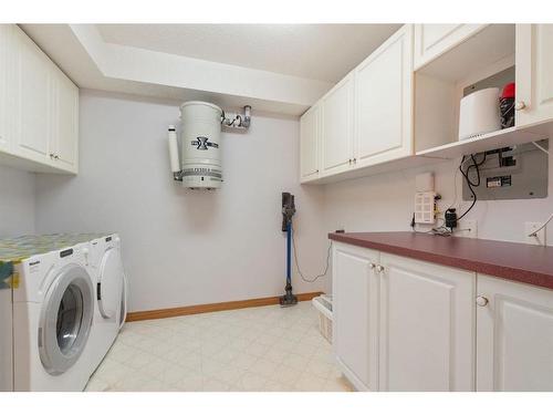 327-6868 Sierra Morena Boulevard Sw, Calgary, AB - Indoor Photo Showing Laundry Room