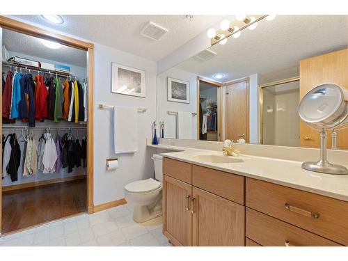 327-6868 Sierra Morena Boulevard Sw, Calgary, AB - Indoor Photo Showing Bathroom