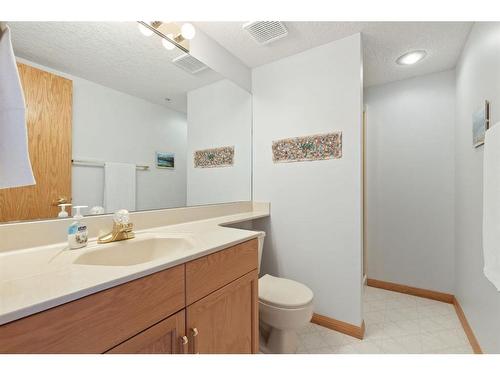 327-6868 Sierra Morena Boulevard Sw, Calgary, AB - Indoor Photo Showing Bathroom