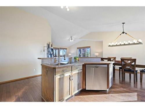 264 Ranch Close, Strathmore, AB - Indoor Photo Showing Kitchen With Double Sink