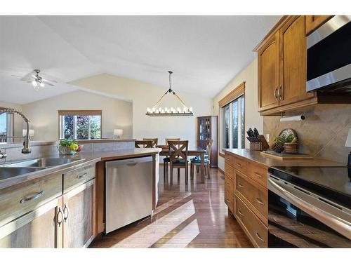 264 Ranch Close, Strathmore, AB - Indoor Photo Showing Kitchen With Double Sink