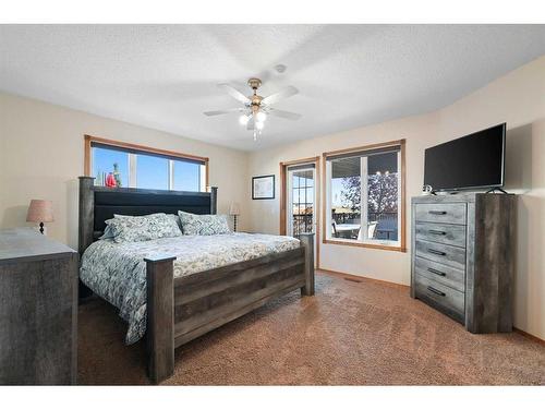 264 Ranch Close, Strathmore, AB - Indoor Photo Showing Bedroom