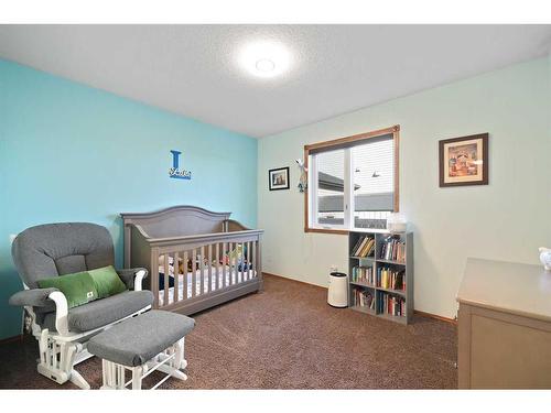 264 Ranch Close, Strathmore, AB - Indoor Photo Showing Bedroom