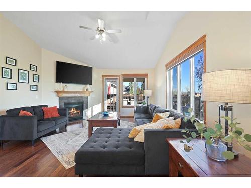 264 Ranch Close, Strathmore, AB - Indoor Photo Showing Living Room With Fireplace