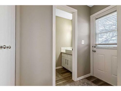 11 Midpark Drive Se, Calgary, AB - Indoor Photo Showing Other Room