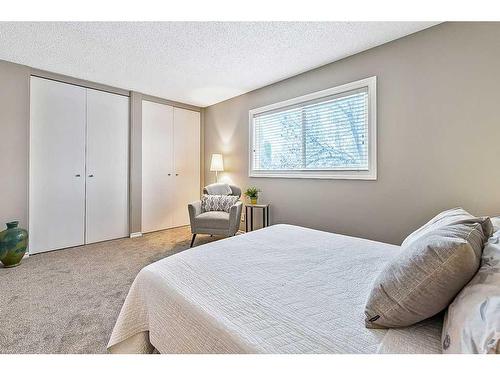 11 Midpark Drive Se, Calgary, AB - Indoor Photo Showing Bedroom