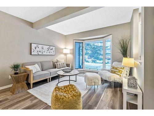 11 Midpark Drive Se, Calgary, AB - Indoor Photo Showing Living Room