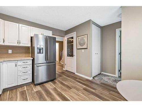 11 Midpark Drive Se, Calgary, AB - Indoor Photo Showing Kitchen