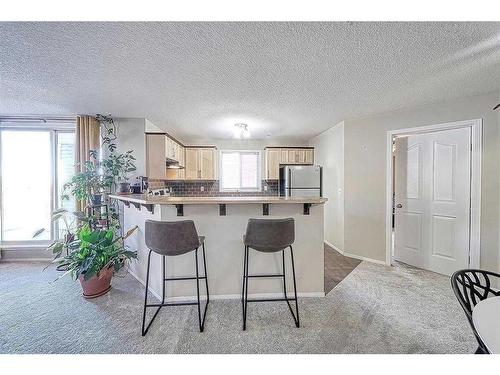 1102-10 Prestwick Bay Se, Calgary, AB - Indoor Photo Showing Kitchen