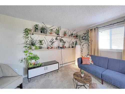 1102-10 Prestwick Bay Se, Calgary, AB - Indoor Photo Showing Other Room