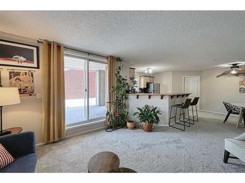 1102-10 Prestwick Bay Se, Calgary, AB - Indoor Photo Showing Living Room