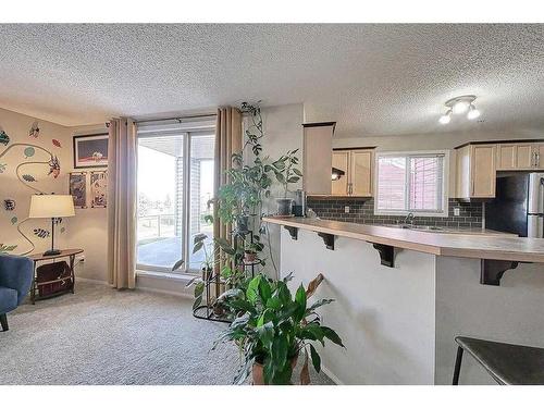 1102-10 Prestwick Bay Se, Calgary, AB - Indoor Photo Showing Kitchen