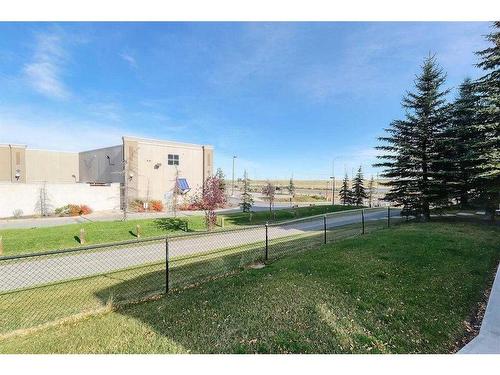 1102-10 Prestwick Bay Se, Calgary, AB - Outdoor