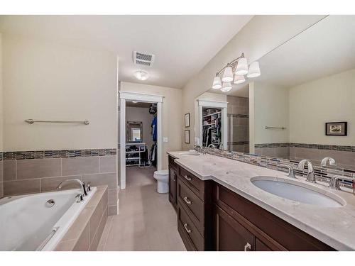 1826 32 Avenue Sw, Calgary, AB - Indoor Photo Showing Bathroom