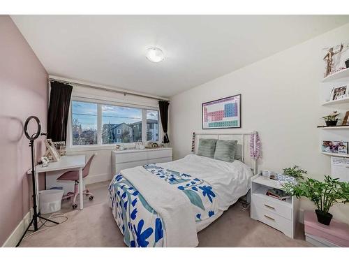 1826 32 Avenue Sw, Calgary, AB - Indoor Photo Showing Bedroom