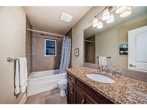 1826 32 Avenue Sw, Calgary, AB - Indoor Photo Showing Bathroom