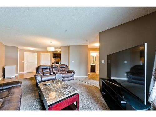 313-195 Kincora Glen Road Nw, Calgary, AB - Indoor Photo Showing Living Room