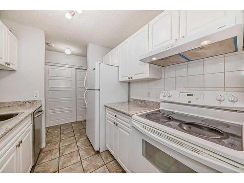 215-55 Arbour Grove Close Nw, Calgary, AB - Indoor Photo Showing Kitchen