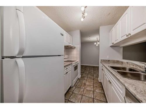 215-55 Arbour Grove Close Nw, Calgary, AB - Indoor Photo Showing Kitchen With Double Sink