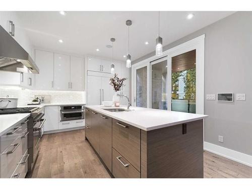 826 Durham Avenue Sw, Calgary, AB - Indoor Photo Showing Kitchen With Upgraded Kitchen