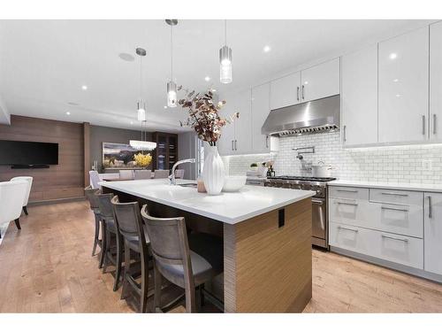 826 Durham Avenue Sw, Calgary, AB - Indoor Photo Showing Kitchen With Upgraded Kitchen