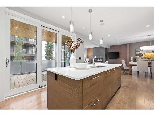 826 Durham Avenue Sw, Calgary, AB - Indoor Photo Showing Kitchen With Upgraded Kitchen