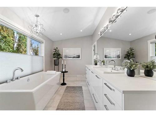 826 Durham Avenue Sw, Calgary, AB - Indoor Photo Showing Bathroom