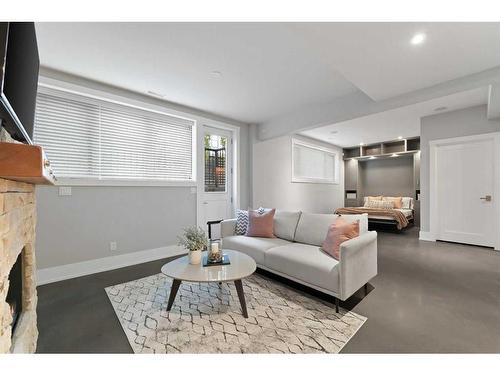 826 Durham Avenue Sw, Calgary, AB - Indoor Photo Showing Living Room