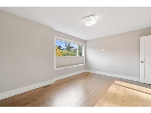 826 Durham Avenue Sw, Calgary, AB - Indoor Photo Showing Other Room