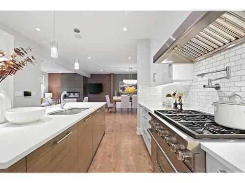 826 Durham Avenue Sw, Calgary, AB - Indoor Photo Showing Kitchen With Double Sink With Upgraded Kitchen