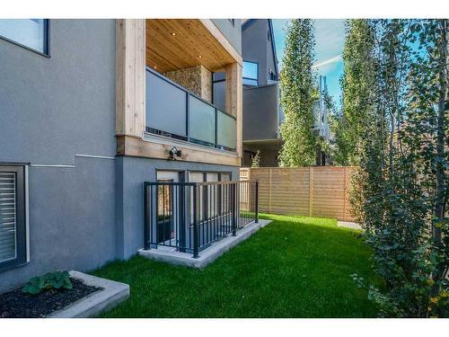 826 Durham Avenue Sw, Calgary, AB - Outdoor