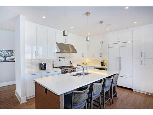 826 Durham Avenue Sw, Calgary, AB - Indoor Photo Showing Kitchen With Double Sink With Upgraded Kitchen