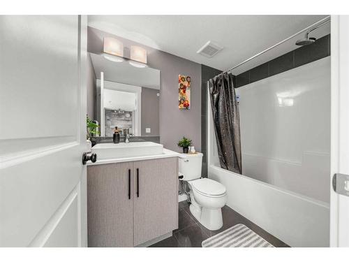 4403-302 Skyview Ranch Drive Ne, Calgary, AB - Indoor Photo Showing Bathroom