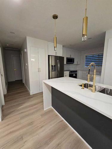 304 Huntbourne Hill Ne, Calgary, AB - Indoor Photo Showing Kitchen With Double Sink