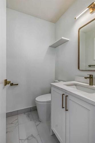 304 Huntbourne Hill Ne, Calgary, AB - Indoor Photo Showing Bathroom