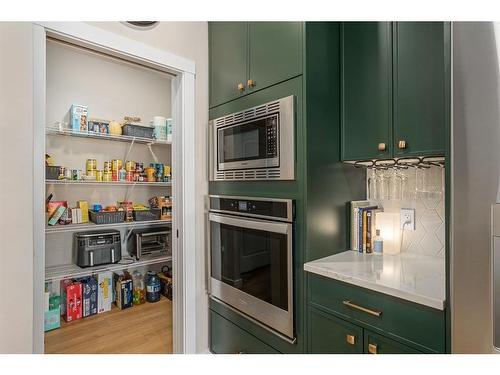 72 Cranbrook Manor Se, Calgary, AB - Indoor Photo Showing Kitchen