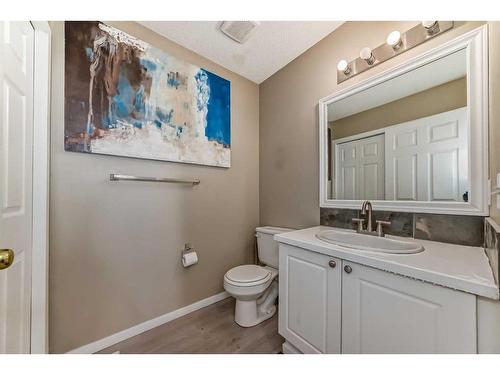 1 Royal Elm Way Nw, Calgary, AB - Indoor Photo Showing Bathroom