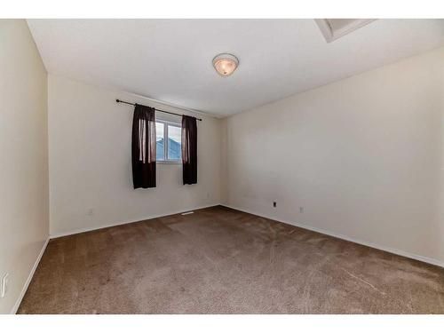 1 Royal Elm Way Nw, Calgary, AB - Indoor Photo Showing Other Room