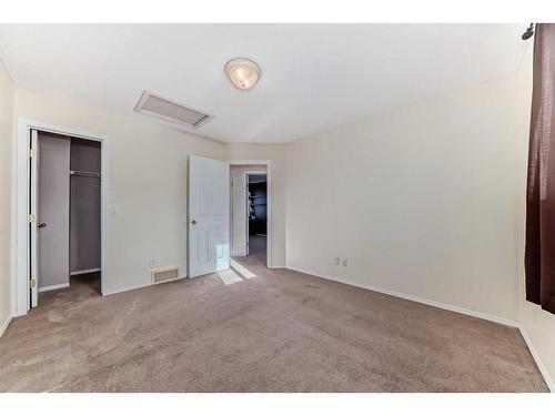 1 Royal Elm Way Nw, Calgary, AB - Indoor Photo Showing Other Room