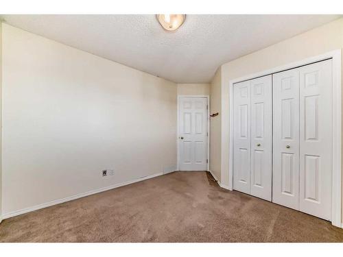 1 Royal Elm Way Nw, Calgary, AB - Indoor Photo Showing Other Room