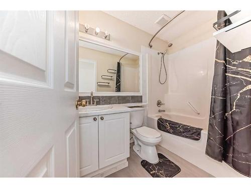 1 Royal Elm Way Nw, Calgary, AB - Indoor Photo Showing Bathroom