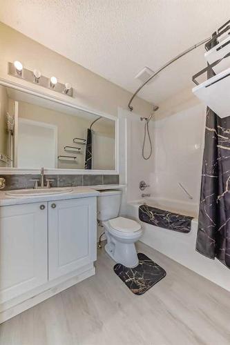 1 Royal Elm Way Nw, Calgary, AB - Indoor Photo Showing Bathroom