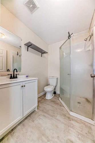 1 Royal Elm Way Nw, Calgary, AB - Indoor Photo Showing Bathroom