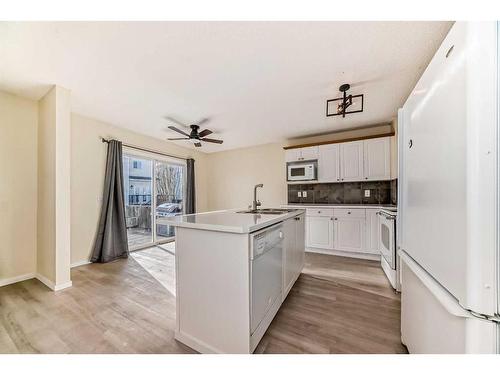 1 Royal Elm Way Nw, Calgary, AB - Indoor Photo Showing Kitchen