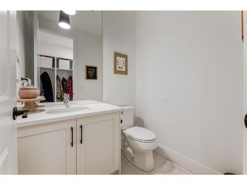 55 Walcrest View Se, Calgary, AB - Indoor Photo Showing Bathroom